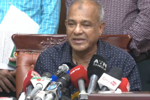 রাজারবাগ পুলিশ অডিটোরিয়ামে বক্তৃতা দিচ্ছেন স্বরাষ্ট্র উপদেষ্টা মো. জাহাঙ্গীর আলম চৌধুরী।