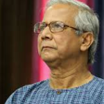 অধ্যাপক মুহাম্মদ ইউনূস মালয়েশিয়ায় সাক্ষাৎকার দিচ্ছেন, যেখানে তিনি জনগণের ইচ্ছাকে অগ্রাধিকার দিচ্ছেন।
