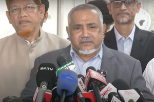 “ছবি: রাষ্ট্রীয় অতিথি ভবন যমুনা, রাজধানীতে প্রধান উপদেষ্টা ড. মুহাম্মদ ইউনূস জামায়াতে ইসলামীর প্রতিনিধি দলকে ব্রিফ দিচ্ছেন”