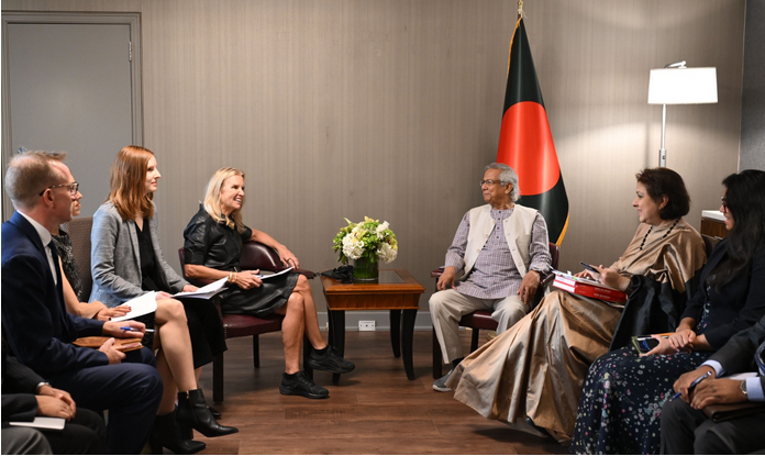 প্রধান উপদেষ্টা মুহাম্মদ ইউনূস নিউইয়র্কে মানবাধিকার সংস্থার প্রতিনিধিদের সঙ্গে বৈঠক করছেন