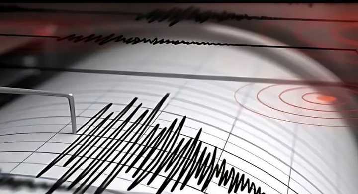 আফগানিস্তানের পূর্বাঞ্চলে ভয়াবহ ভূমিকম্পে ক্ষতিগ্রস্ত ঘরবাড়ি ও উদ্ধারকাজ।