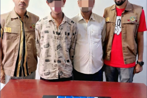 চট্টগ্রামের বাকলিয়া এলাকায় অভিযান চালিয়ে ইয়াবাসহ দুই মাদক কারবারি গ্রেফতার করছে ডিবি পুলিশ।