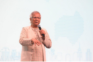 প্রধান উপদেষ্টা ড. মুহাম্মদ ইউনূস নিউইয়র্কে প্রবাসী বাংলাদেশিদের উদ্দেশে বক্তব্য রাখছেন