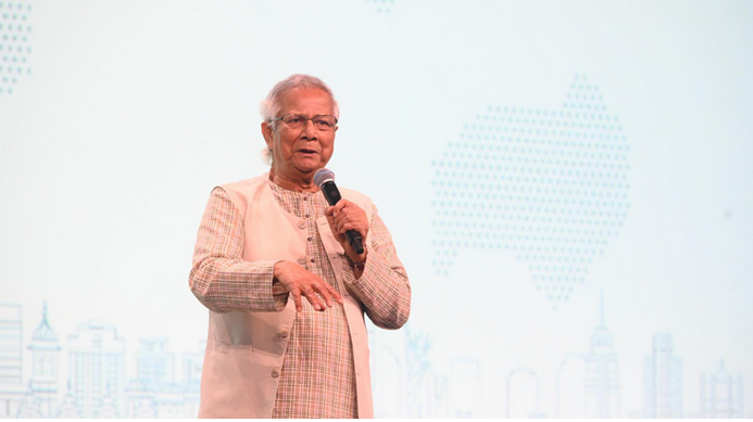 প্রধান উপদেষ্টা ড. মুহাম্মদ ইউনূস নিউইয়র্কে প্রবাসী বাংলাদেশিদের উদ্দেশে বক্তব্য রাখছেন