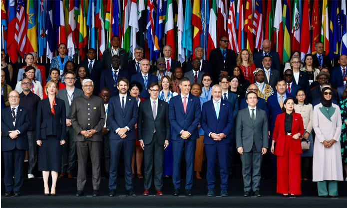 সংস্কৃতি উপদেষ্টা মোস্তফা সরোয়ার ফারুকী বিশ্ব সাংস্কৃতিক নীতি ফোরামে বক্তব্য দিচ্ছেন