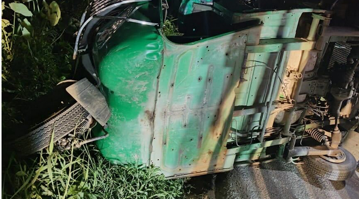 ফেনীতে অজ্ঞাত গাড়ির চাপায় নিহত সিএনজি চালক ইব্রাহিমের দুমড়ে-মুচড়ে যাওয়া অটোরিকশা।