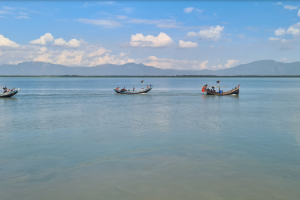 সেন্টমার্টিনের কাছে সাগর থেকে ৫ ট্রলারসহ ৩০ জেলেকে ধরে নিয়ে যাচ্ছে আরাকান আর্মি"