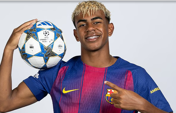 ফুটবলের সেরা টিনএজার খেলোয়াড়দের কোলাজ ছবি—ইয়ামাল, কুবারসি, জায়ের-এমেরি, এস্তেভাও ও মাস্তানতুওনো।