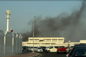 দোহায় ইসরায়েলের বিমান হামলার পর ধোঁয়ায় আচ্ছন্ন ভবন