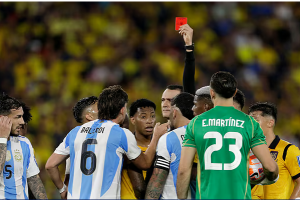 ইকুয়েডরের বিপক্ষে বিশ্বকাপ বাছাইয়ে লড়ছে আর্জেন্টিনা, দুই লাল কার্ড ও পেনাল্টিতে নাটকীয় পরাজয়