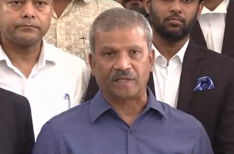 আইন উপদেষ্টা ড. আসিফ নজরুল আন্তর্জাতিক অপরাধ ট্রাইব্যুনালে বক্তব্য দিচ্ছেন