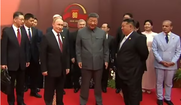 বেইজিংয়ে চীনের সামরিক কুচকাওয়াজে অংশ নিচ্ছেন সি চিন পিং, ভ্লাদিমির পুতিন ও কিম জং–উন