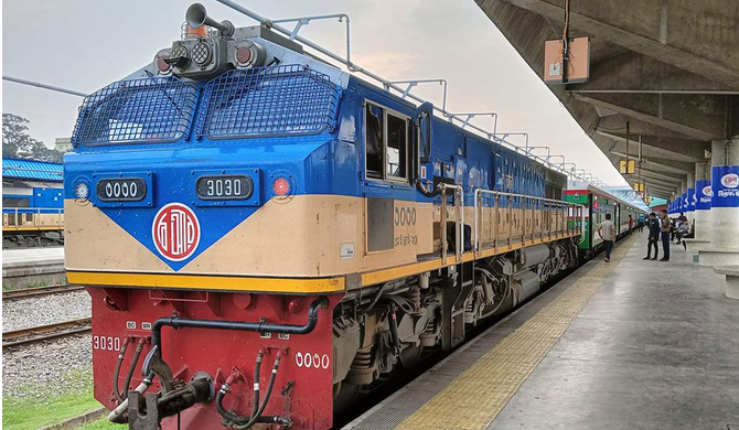 ব্রাহ্মণবাড়িয়ায় সুবর্ণ এক্সপ্রেসের ইঞ্জিন বিকল হয়ে ডাউন লাইনে ট্রেন চলাচল বন্ধ