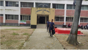 রাজবাড়ীতে নুরাল পাগলের দরবারে হামলার পর পুলিশের টহল