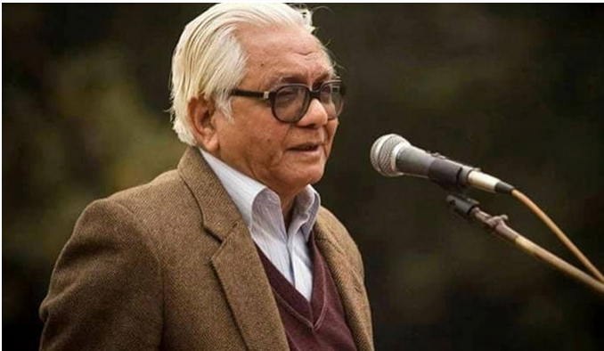 হাসপাতালের বাইরে বদরুদ্দীন উমরের মৃত্যুতে শোকাহত মানুষের ভিড়।