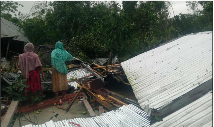 লালমনিরহাটে ঝড়ে বিধ্বস্ত ঘরবাড়ি ও ক্ষতিগ্রস্ত পরিবারের দৃশ্য