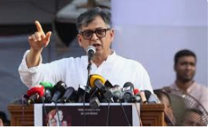 সালাহউদ্দিন আহমদ টিএসসি মিলনায়তনে বক্তব্য দিচ্ছেন