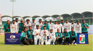 মিরপুর টেস্টে আয়ারল্যান্ডকে হারিয়ে বাংলাদেশের ক্রিকেটারদের উদযাপন এবং অপরাজিত ক্যাম্ফারের লড়াই।