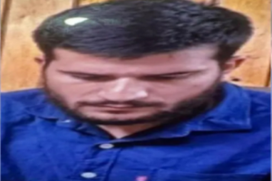 লালকেল্লার কাছে স্থির সাদা হুন্দাই আই২০ গাড়ি ও নিরাপত্তা বাহিনী ঘিরে রাখা এলাকা