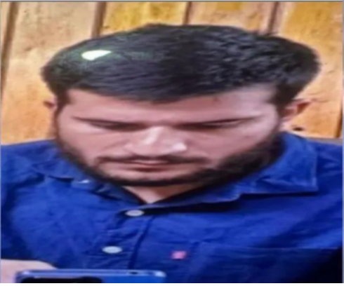 লালকেল্লার কাছে স্থির সাদা হুন্দাই আই২০ গাড়ি ও নিরাপত্তা বাহিনী ঘিরে রাখা এলাকা