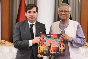 বাংলাদেশ ও ফ্রান্সের কূটনৈতিক আলোচনার প্রতীকী ছবি, দুই দেশের পতাকা পাশাপাশি উড়ছে।